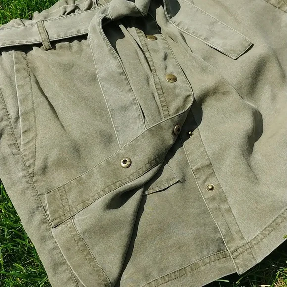 EXPRESS Front-Snap Skirt - Picture 5 of 13